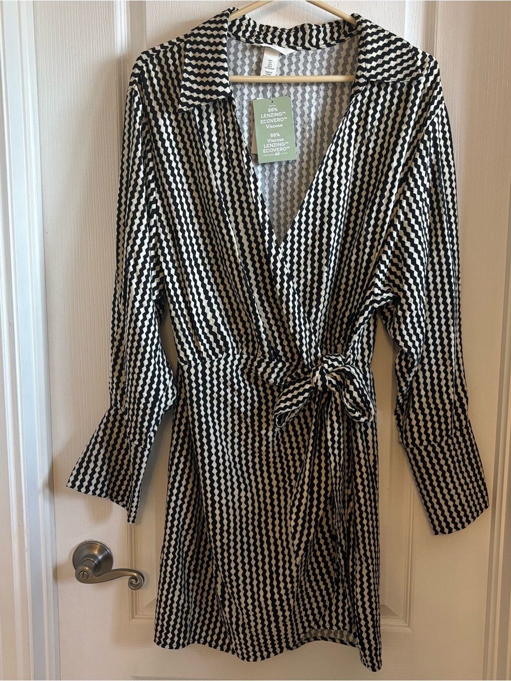 NWT H&M Black and White Chevron Wrap Dress